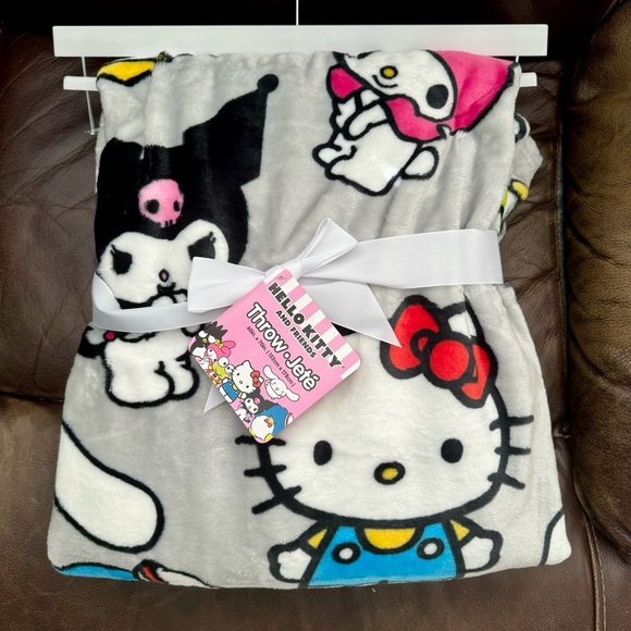 Hello Kitty & Friends 60” x 70” Plush Throw Blanket - Picture 8 of 11